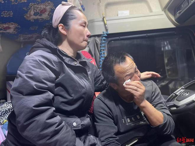 已下葬三年前结发妻子离世留下重组家庭的6个孩子pg电子游戏网站舍不得多买氧气罐离世的河南卡友(图3)